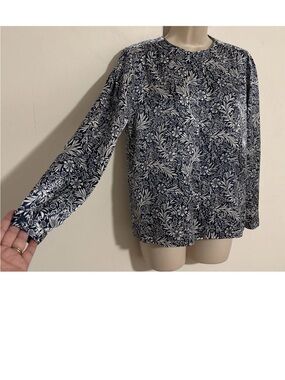 Vintage Size 8 Button Up Blue & White Floral Print Blouse By Claude Bennett